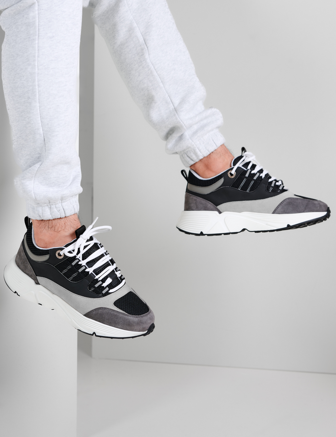 Runner Neo - Nardo Grey (Pre-Order)